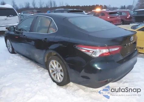 2018 Toyota Camry Le из США, поврежденный, VIN 4T1B11HK6JU598327